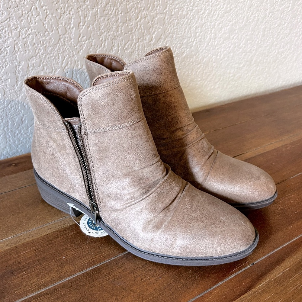 Baretraps Taupe Booties NWT